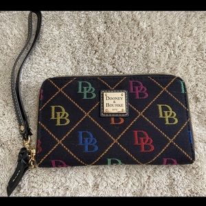 Dooney & Bourke Zp Around Wallet